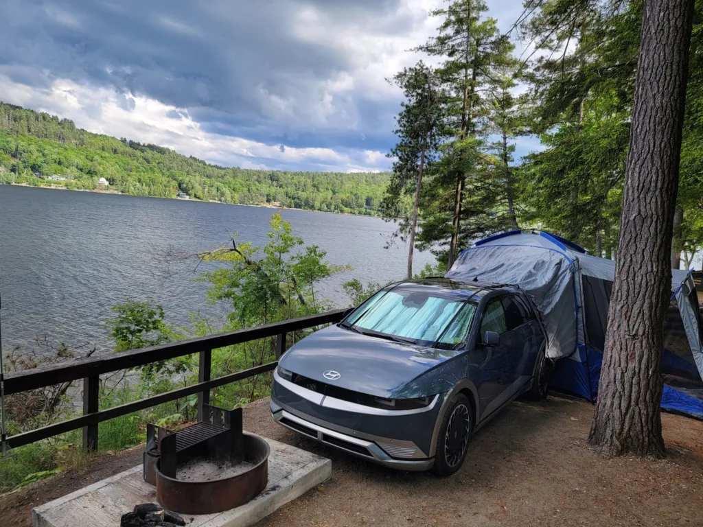Hyundai Ioniq 5 camping with tent on the back hatch